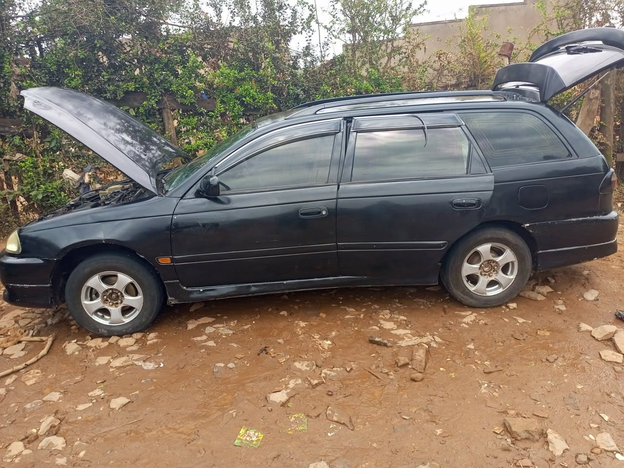 A picture of Toyota caldina 2000