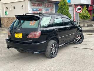 A picture of Toyota harrier old