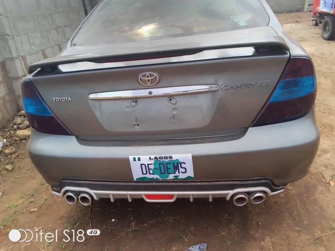 A picture of Toyota Camry 06