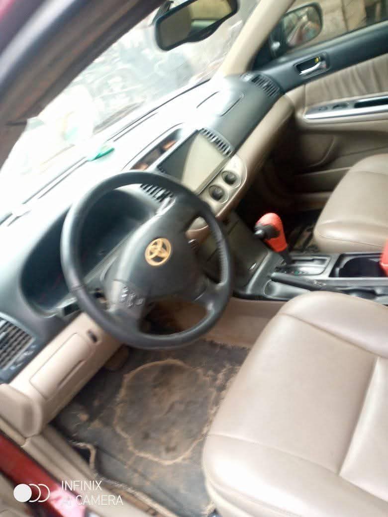 A picture of Toyota Camry v6