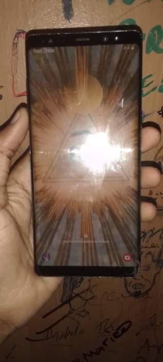 A picture of Samsung note 8