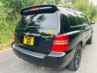 A picture of TOYOTA KLUGGER GOOD NEW FOR SELL 19M OR EXCHANGE SO