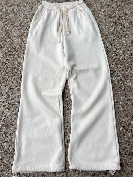 A picture of sweaterpants