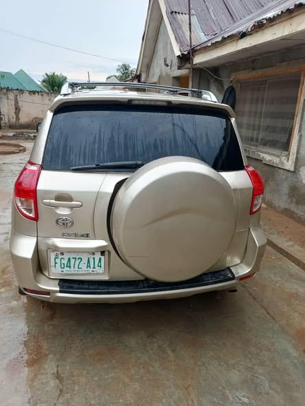 A picture of SUPER SHARP 2008 TOYOTA RAV4
