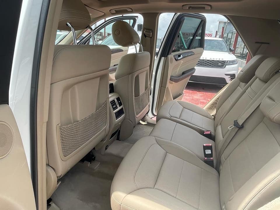 A picture of MERCEDES BENZ ML350