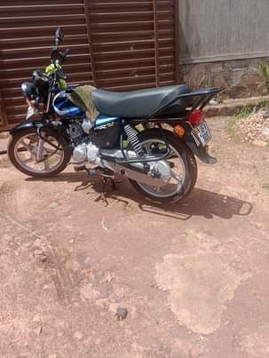 A picture of TVS STAR HLX 125