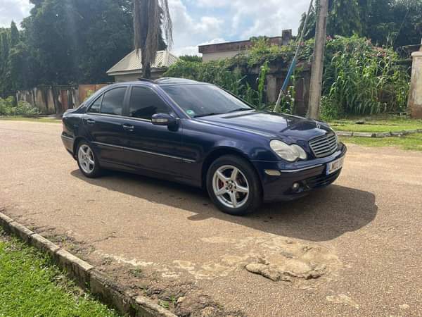 A picture of 4 cylinder Mercedes Benz c180 2004 model with duty CONTACT