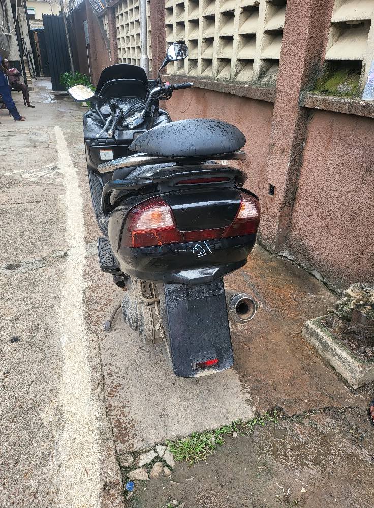 A picture of Suzuki skywave 400cc 080 363 23060