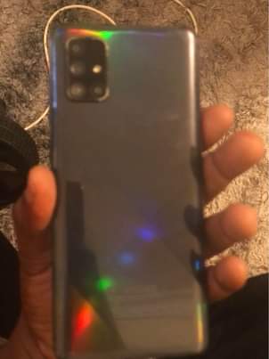 A picture of Samsung A 71 gb 128