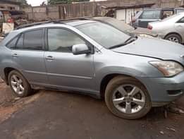 A picture of Clean Lexus RX330 2006 model highest grade engine and gear