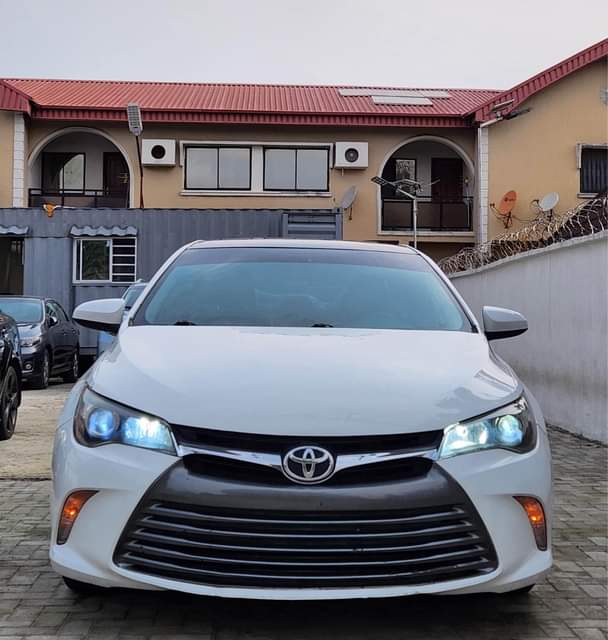 A picture of Entry 2015 Toyota Camry