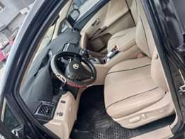 A picture of Toyota Venza 2010 model 4plugs In perfect condition 6 9million