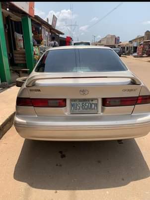 A picture of Toyota Camry 2000 with sound untouched engine gear ac legs