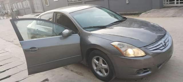 A picture of Neatly used Nissan Altima Bearly driven Thumb start Painted on