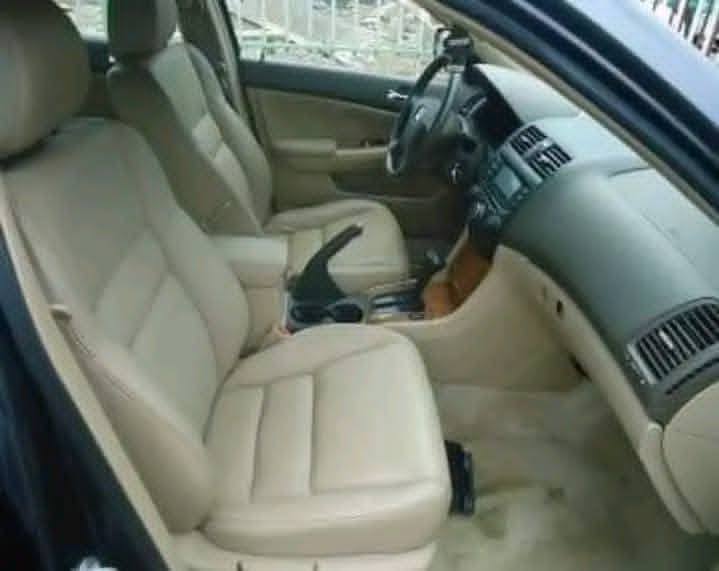 A picture of Honda Accord 2004