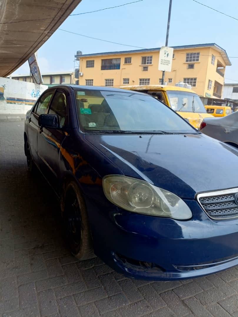 A picture of Toyota Corolla 04