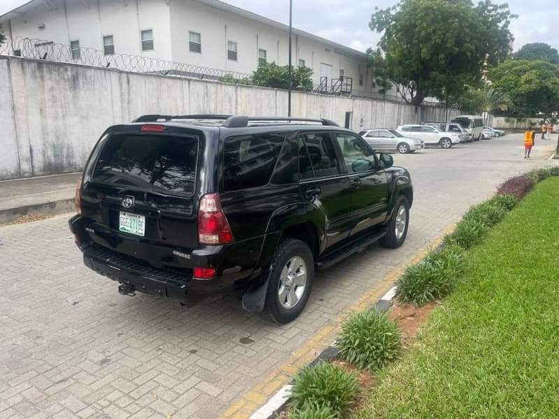 A picture of TOKUNBO STANDARD TOYOTA 4RUNNER LIMITED 2005MODEL REGISTERD Location IKOYI OBALENDE
