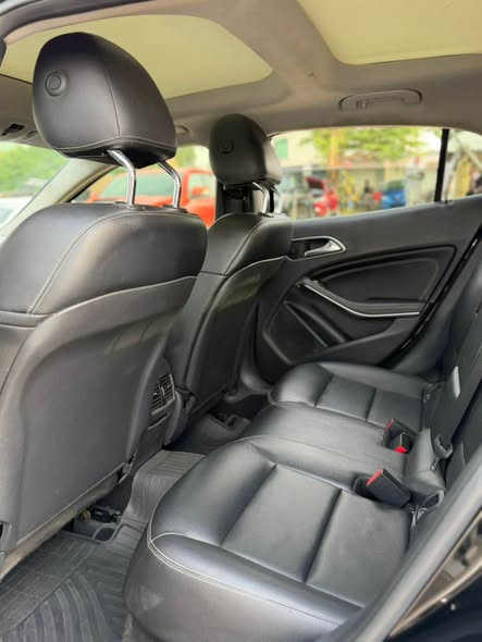 A picture of 2015 Mercedes benz GLA 250