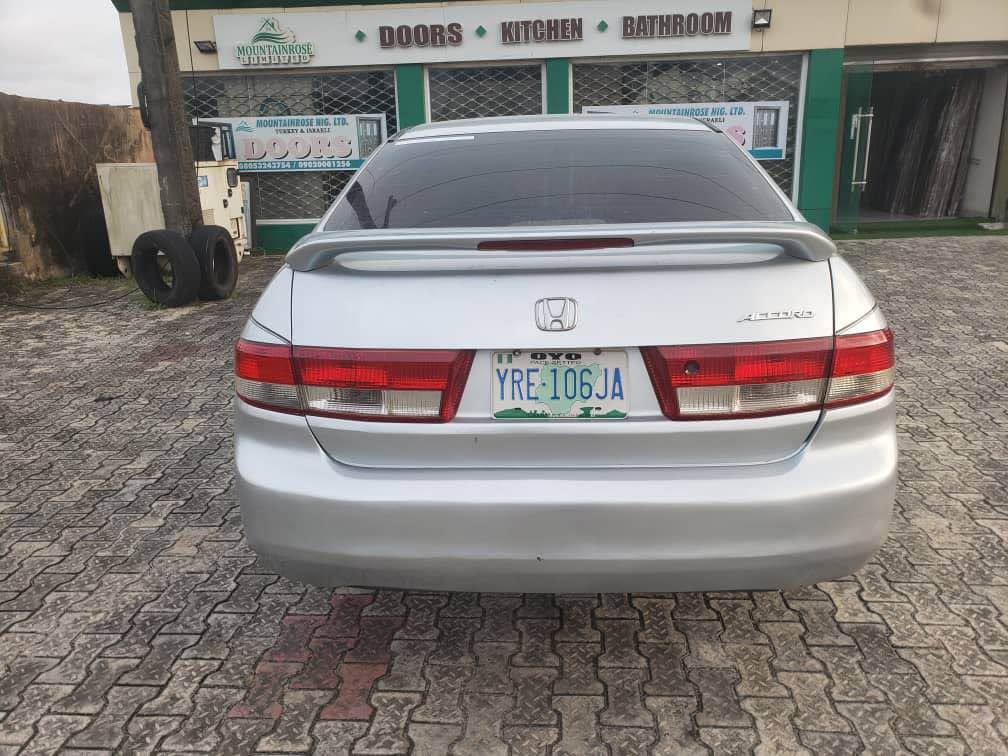 A picture of V4 05 Honda accord