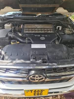 A picture of TOYOTA LANDCRUISER VXR V8 GOOD NEW FOR SELL 100M SO