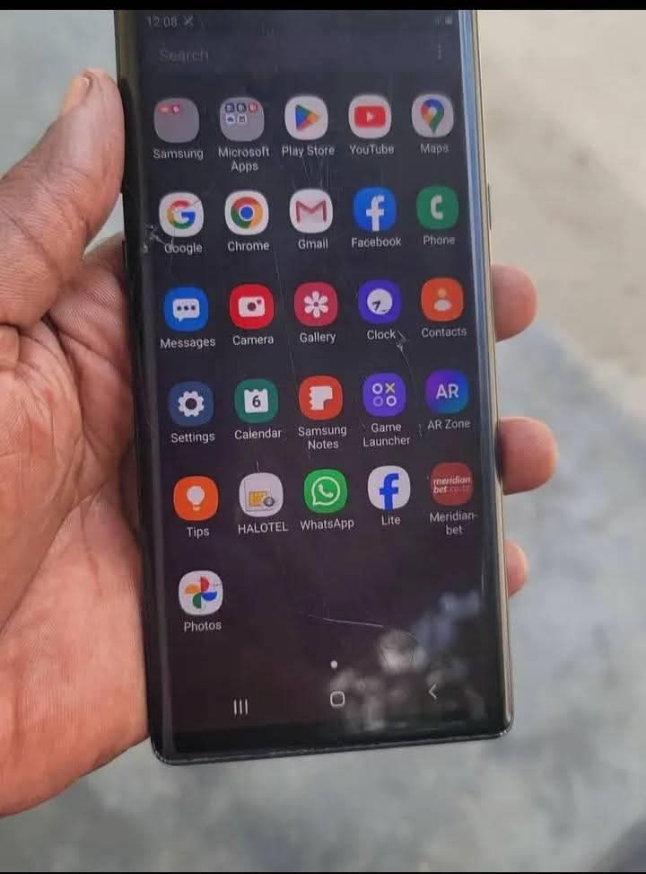 A picture of Samsung note 8