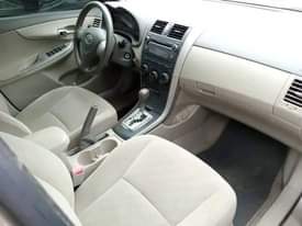 A picture of 2005 Gold Corolla le