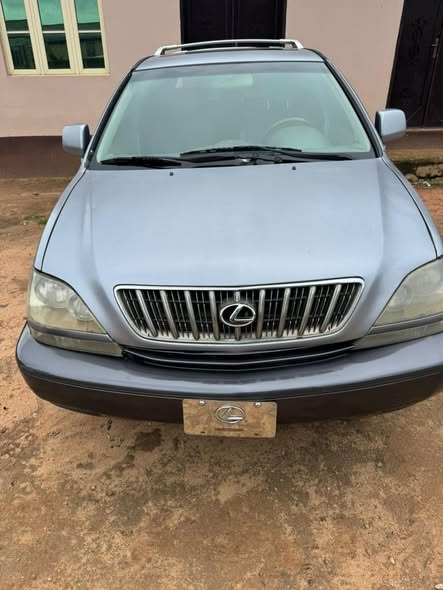 A picture of 2002 Lexus rx 300