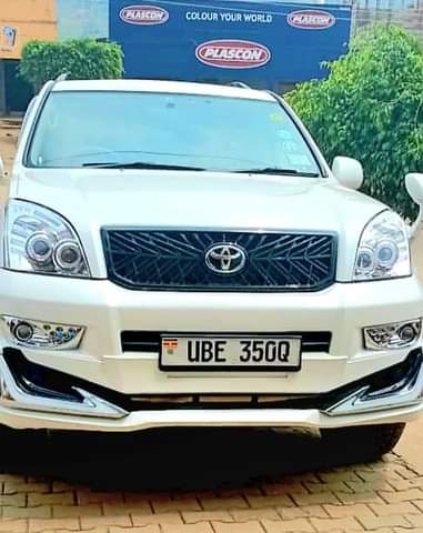 A picture of 85 Million Prado Tx 2.7cc WhatsApp 256776 245142 