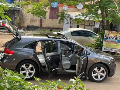 A picture of 2011 venza full option with panoramic roof V6 engine 13