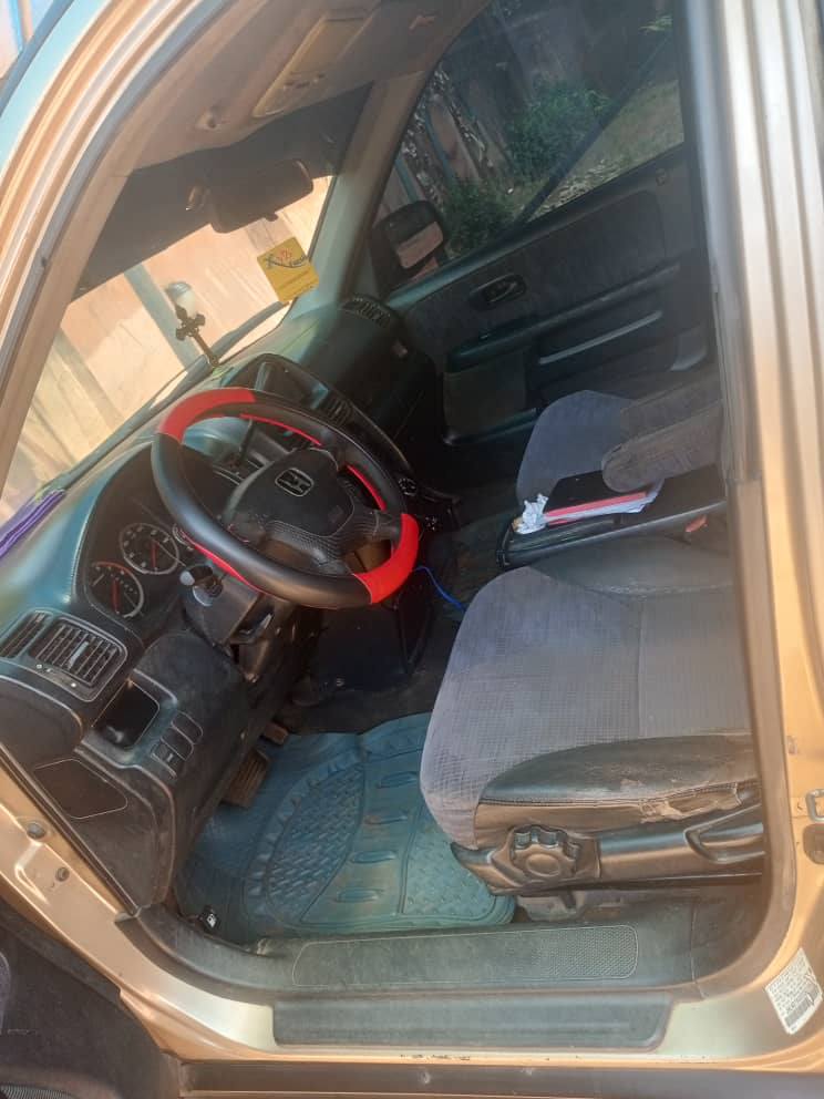 A picture of Honda CR V works very perfect everything is good