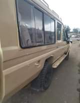 A picture of Nauza gari bei ya haraka Land cruiser warbus m95 D
