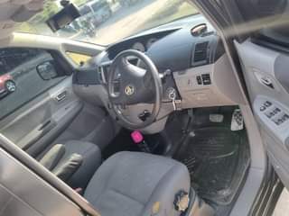 A picture of TOYOTA NOAH