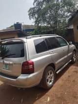 A picture of Toyota highlander 2003 good condition engine and gear is perfect