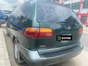 A picture of KB AUTOs Toyota Sienna XLE 2000 model Properly used and