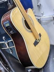 A picture of YAMAHA ACOUSTIC GUITAR