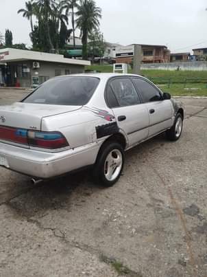 A picture of Toyota Corolla 1999