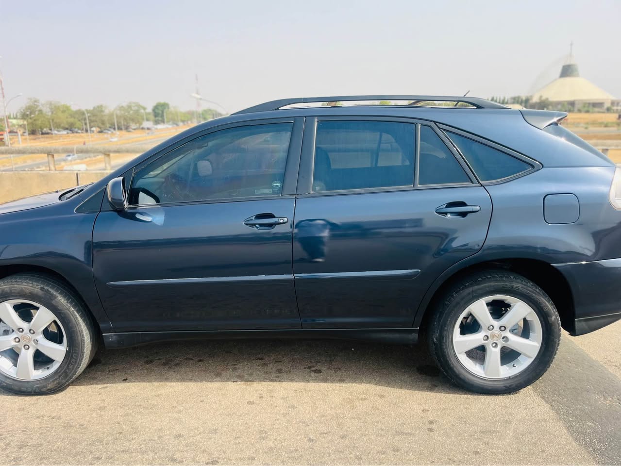 A picture of Lexus Rx 330