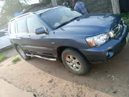 A picture of Highest grade Toyota Highlander 3 seater Direct 2006 Super clean