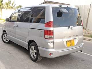 A picture of TOYOTA NOAH BEI MILIONI 8 8