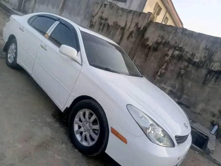 A picture of 2005 Lexus es 330