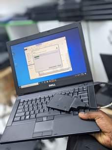 A picture of PATA LAPTOPS NA DESKTOP USED KUTOKA MAREKANI.TUPO MAKUMBUSHO JENGO LA