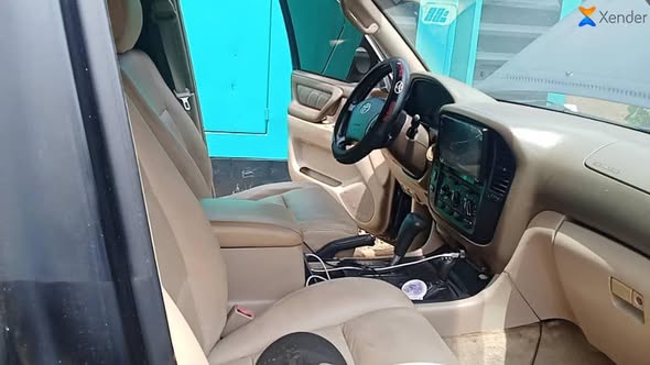 A picture of 2004 Toyota land cruiser 204 model