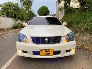 A picture of NAONGEA NA TAJIRI GARI YAKO HII HAPA CROWN ATHLETE PIGA