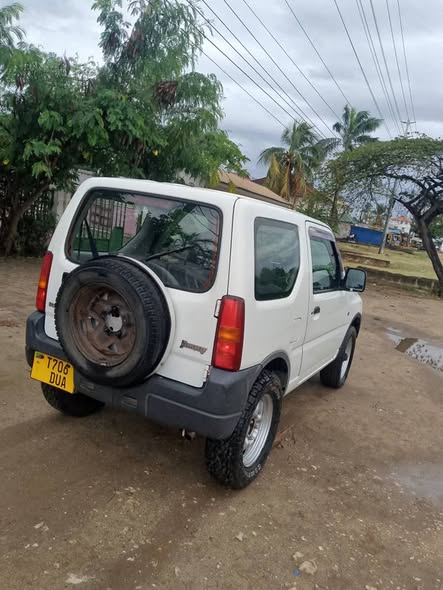 A picture of Suzuki Jimmy manual transmission