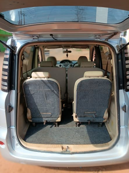 A picture of Toyota Sienta