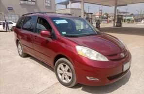 A picture of DANNY YUNG Smarts Autos Neat Toyota sienna 06 Very Sound