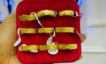 A picture of Pete za uchumba na ndoa