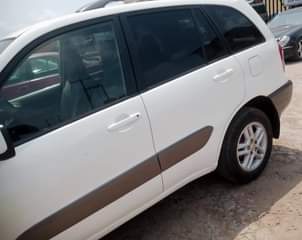 A picture of 2003 04 TOYOTA RAV 4