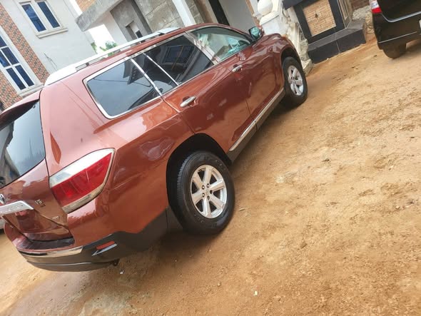 A picture of Clean Toyota Highlander 08 upgraded to 012