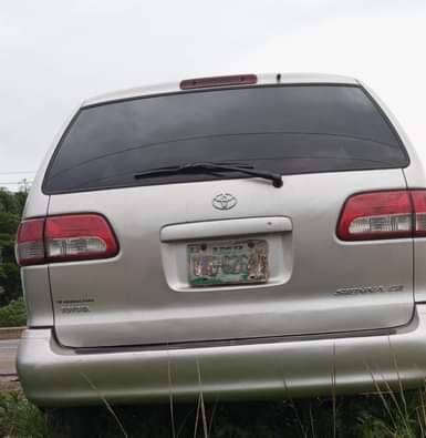 A picture of 2003 small sienna AC chilling Sweet and silent engine Gear